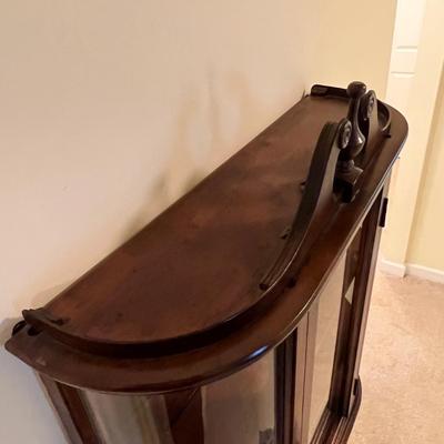 Traditional Wooden Wall Curio (US-RG)