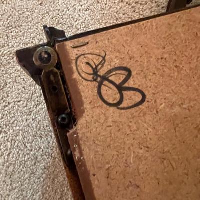 Traditional Wooden Wall Curio (US-RG)