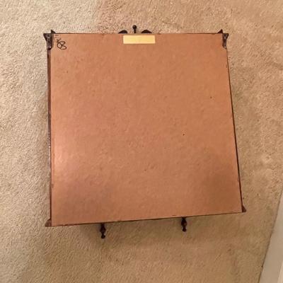 Traditional Wooden Wall Curio (US-RG)