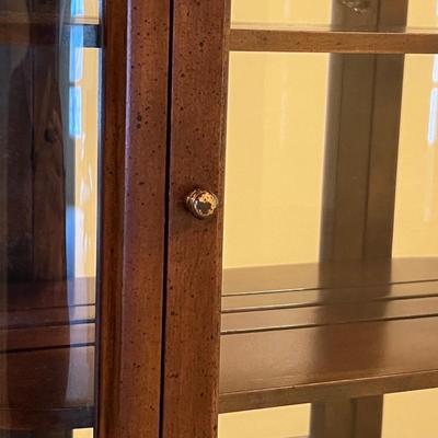 Traditional Wooden Wall Curio (US-RG)