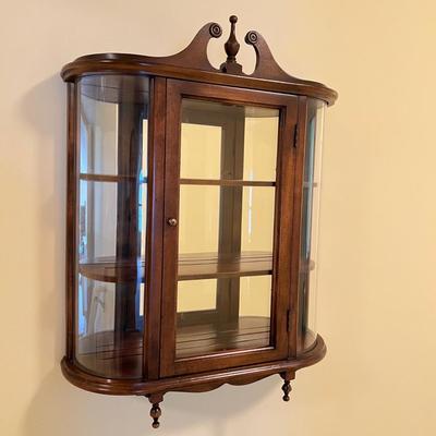 Traditional Wooden Wall Curio (US-RG)