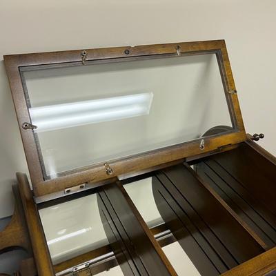 Traditional Wooden Wall Curio (US-RG)