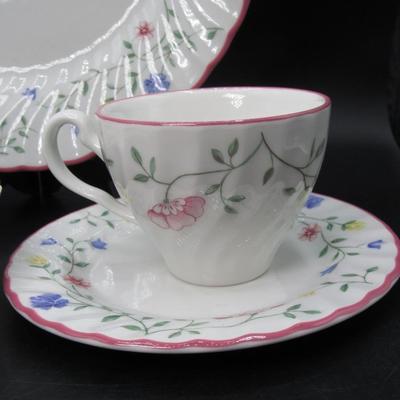 Johnson Brothers Flower Pattern Place Setting Dishware 4 Pieces