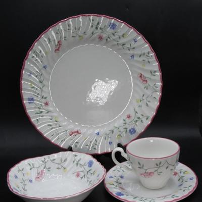 Johnson Brothers Flower Pattern Place Setting Dishware 4 Pieces