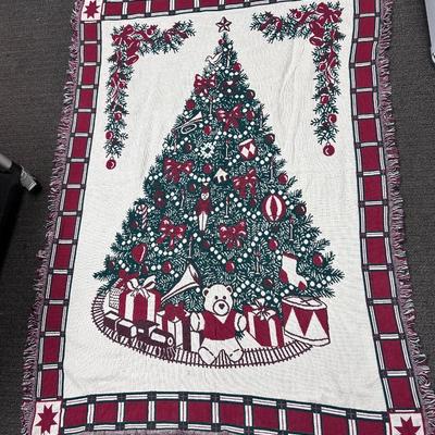 Goodwin Weavers 100% Cotton Christmas Holiday Tree Fringed Edge Red and Green Blanket Throw