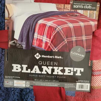 Velvet Plush Blanket  Queen  New