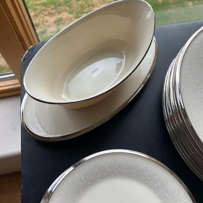 Lenox Moonspun Setting For Seven w/ Extra Serving Pieces