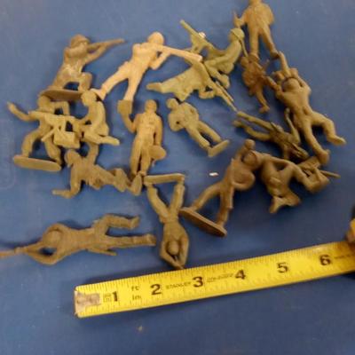 LOT 149 LOT OF OLD RUBBER TOY SOLDIERS