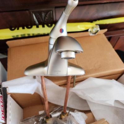 Bathroom Hardware Lot Delta Shower , Sink Faucet