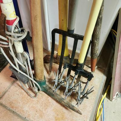 Lot of 9 Garden Yard tools, Furniture Lifter