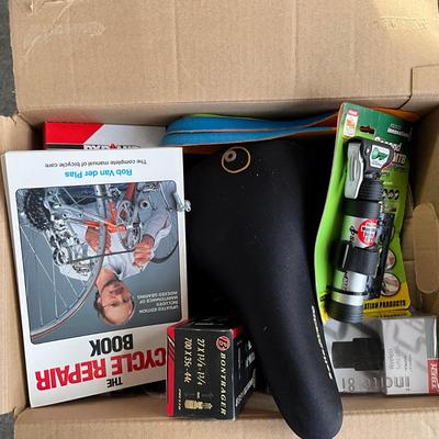 G1835 Men's TREK Bicycle Alpha SL 7500 with Box of Bicycle Accessories
