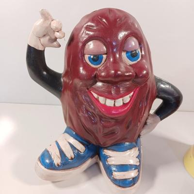 California Rasins ceramic piggy bank and Sun maid Rasins 1987 CALRAB Will Vinton bank