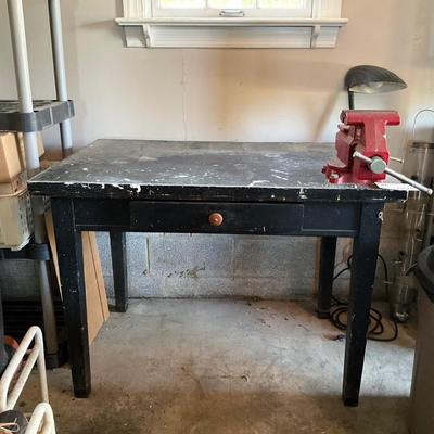 G1842 Vintage Table with Columbian 5.5t Vise