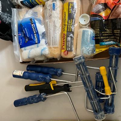 G1964 Lot of Paint Rollers and knee pads, with extension rod