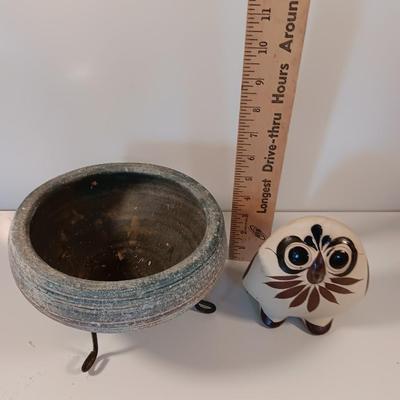 Pottery planter on stand with a vintage folk art hand painted Mexico Owl