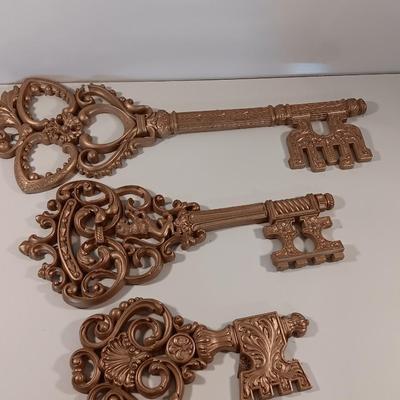 Vintage Syroco Lot of 3 Retro Skeleton Key Gold Tone Wall Hanging Art