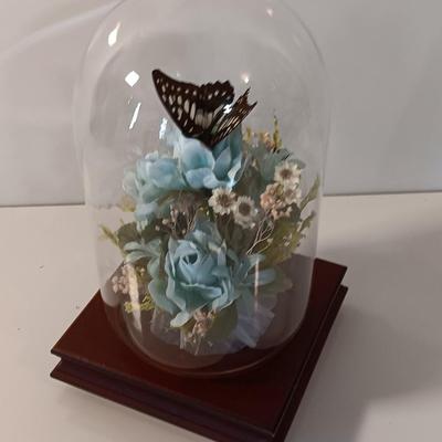 BEAUTIFUL Vintage Taxidermy Graphium butterfly in glass globe with faux flowers