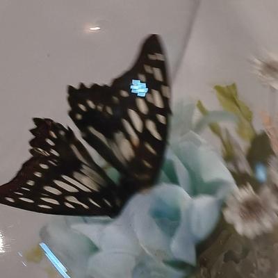 BEAUTIFUL Vintage Taxidermy Graphium butterfly in glass globe with faux flowers