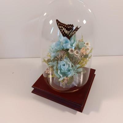 BEAUTIFUL Vintage Taxidermy Graphium butterfly in glass globe with faux flowers