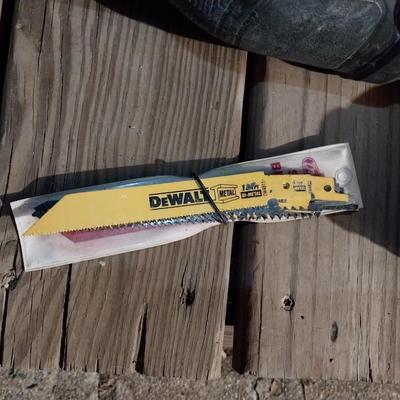 DEWALT CORDLESS SAWZALL WITH BATTERIES, CHARGER & BAG