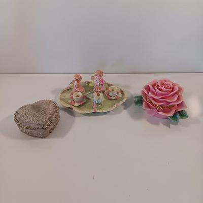 Miniature Angels tea set with two ring boxes