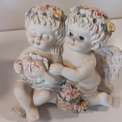 Angel figures with Dreamcicles metal collectible tin