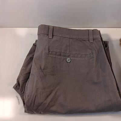 Two near new Men's pants Size 40 x 32 Roundtree & Yorke and Sonoma