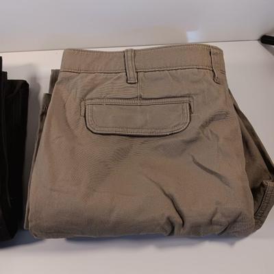 Two near new Men's pants Size 40 x 32 Roundtree & Yorke and Sonoma