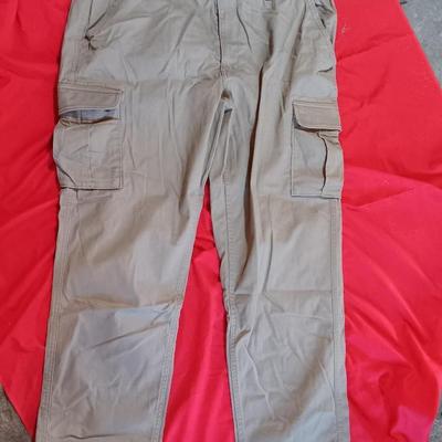 Two near new Men's pants Size 40 x 32 Roundtree & Yorke and Sonoma