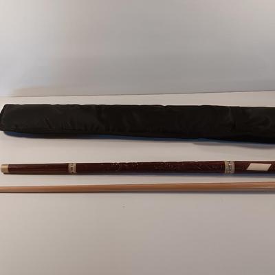 Vintage carved pool cue - with wooden screw dowel