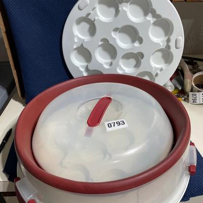 Progressive cupcake holder