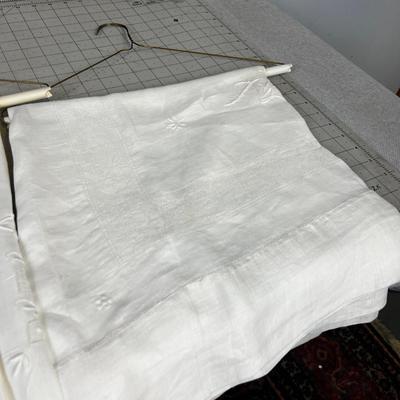 3 VINTAGE Linen Table Cloths 
