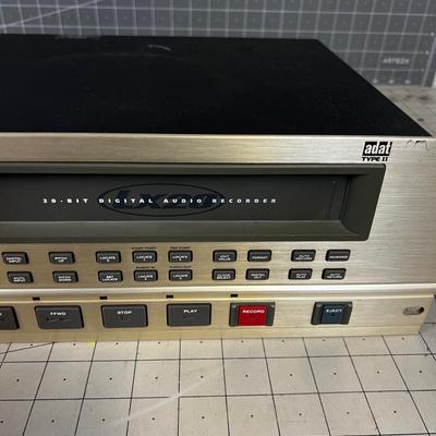 ALESIS LX20 20 bit Digital Audio Recorder 