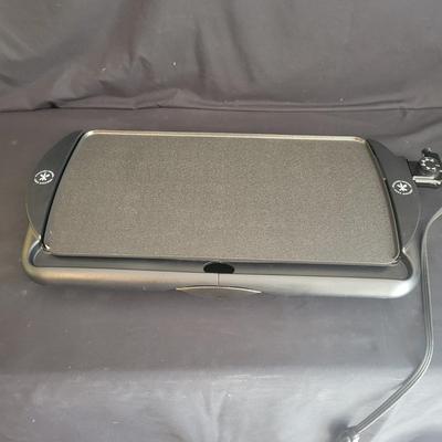 Williams Sonoma Electric Griddle and a Roasting Pan (LR-DW)