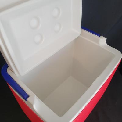 Igloo Coolers and Ford Explorer Folding Chairs (LR-DW)