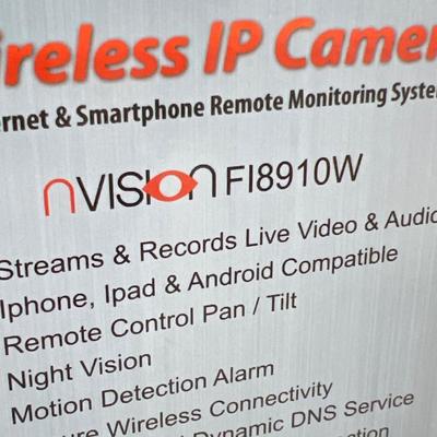 FOSCAM ~ Wireless IP Camera ~ Like New