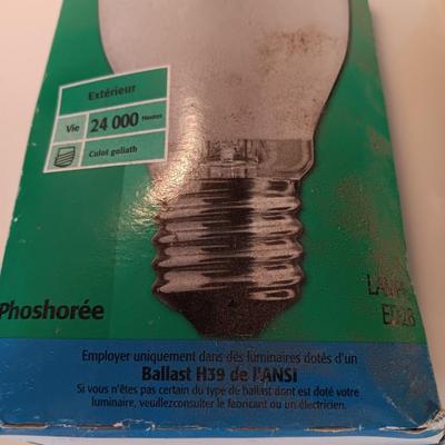 Two Mercury vapor light bulbs new in the boxes - both work