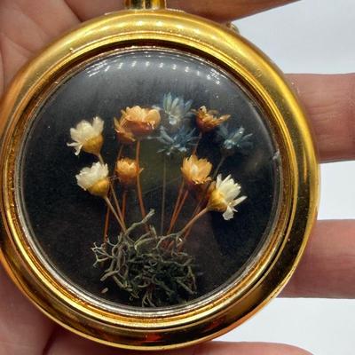 Vintage Retro Tiny Dried Flower in Plastic Gold Tone Medallion Frame