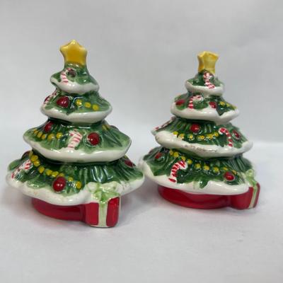 Vintage Josef Originals Ceramic Christmas Holiday Tree Salt and Pepper Shakers