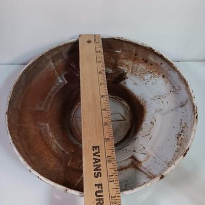 Vintage 1967â€“72 --12" dog dish hubcap