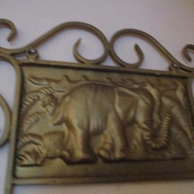 Metal Wall Elephant Themed Plate Holder - B