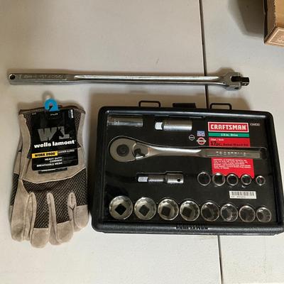 G1970 Craftsman 17pc 1/2" Drive Wrench with Gloves 18" Breaker Bar