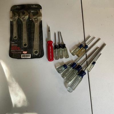 G1973 Set of Craftsman Screwdrivers and 3pc Adjustable Wrench Set