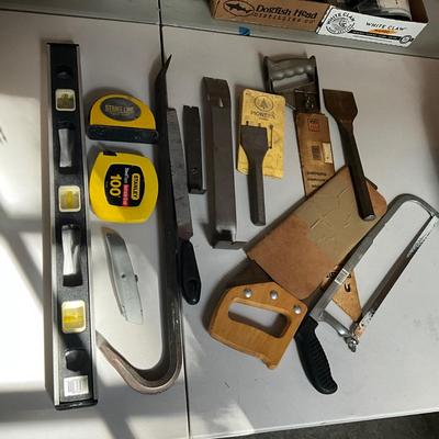 G1980 Rigid Hand Saw, Gooseneck Crow Bar, Tape measure, level and more