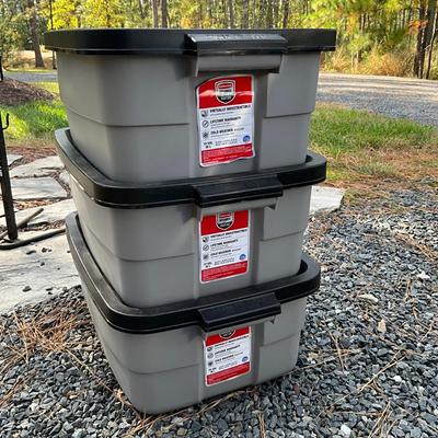 G1986 Set of Three Rubbermaid 10 gal Tubs