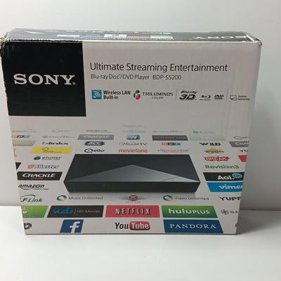 Sony Blue Ray disc / DVD Player with Wireless LAN built in Complete with remote control