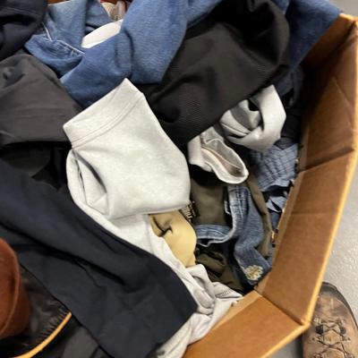 Box full of Men's Clothing (Easy 50 Pieces of Clothing) 