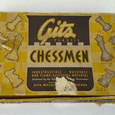 vintage GITS PLASTIC CHESSMAN SET 1940s Staunton pattern