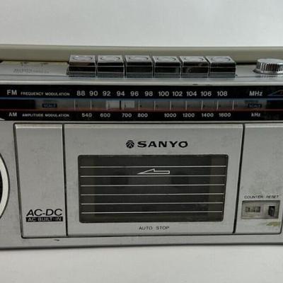 mini boombox SANYO M7000 STEREO RADIO CASSETTE 1980s