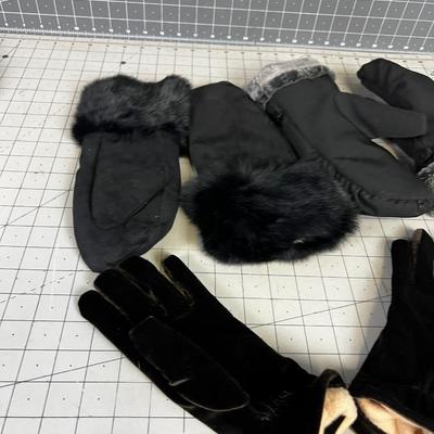Woman's Mittens and Gloves , 1 is Rabbit Fur (3) Large 